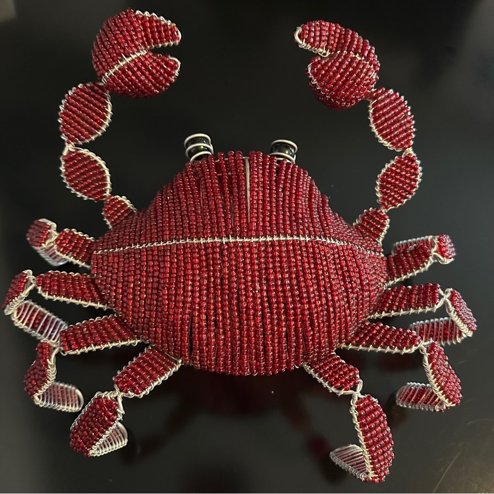 Beadwork and wire crab